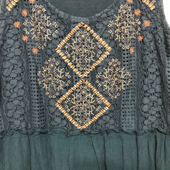 Knox Rose Embroidered Boho Tank // M - Picture 2 of 2